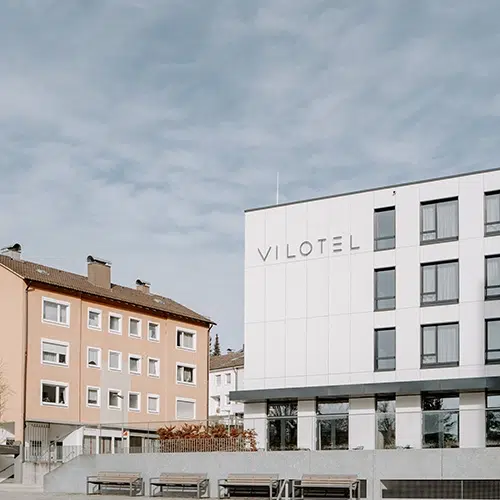 Hotel VILOTEL - Außenansicht bei Tag